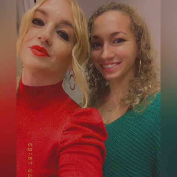 Meet your Posher, Crystal - Picture 1 of 4